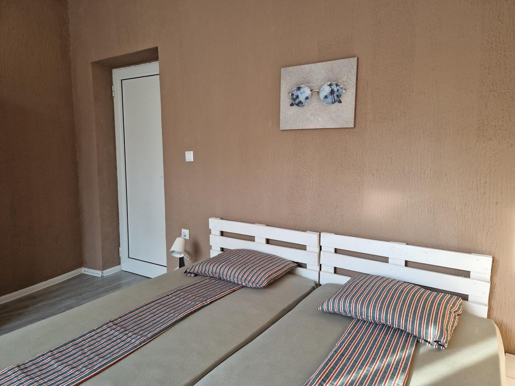 Lambo'S Corner Varna - Guest Rooms Exterior photo